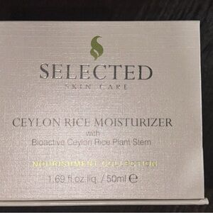 Selected Ceylon rice moisturizer